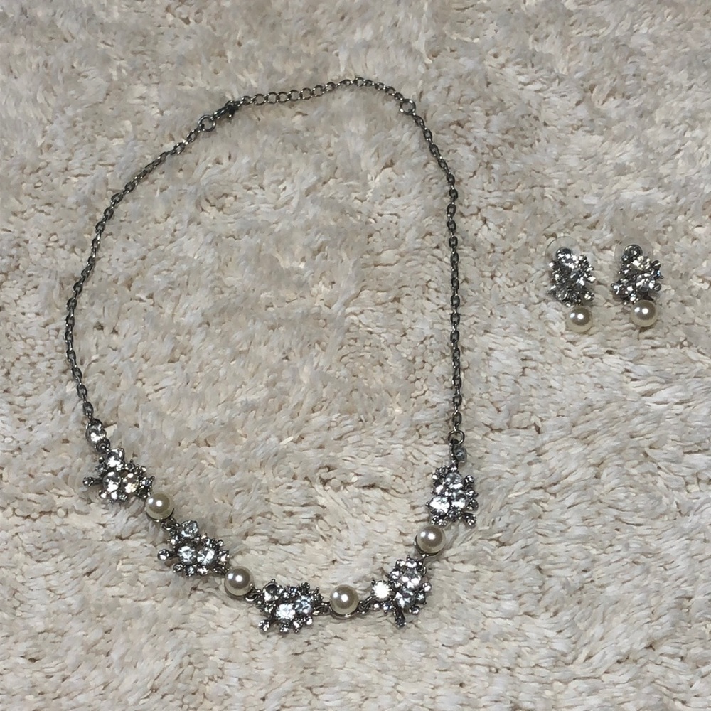 Necklace and earring set